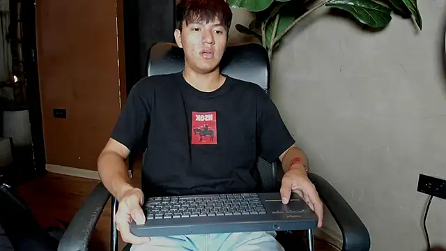 Snapshot of isaac_grimm chatting on 02-11-26, 03:00 isaac grimm online show from 02-11-26, 03:00