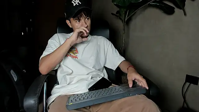 Snapshot of isaac_grimm chatting on 02-13-26, 03:02 isaac grimm online show from 02-13-26, 03:02