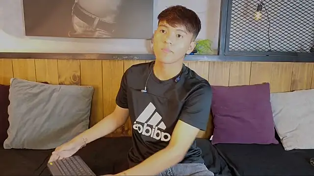 Snapshot of isaac_grimm chatting on 03-12-26, 03:12 isaac grimm online show from 03-12-26, 03:12