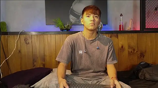 Snapshot of isaac_grimm chatting on 03-15-26, 03:34 isaac grimm online show from 03-15-26, 03:34