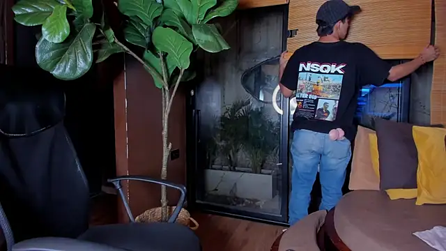 Snapshot of isaac_grimm chatting on 04-07-26, 02:56 isaac grimm online show from 04-07-26, 02:56