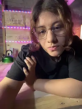 Snapshot of dakota021 chatting on 03-09-26, 02:37 dakota021 online show from 03-09-26, 02:37