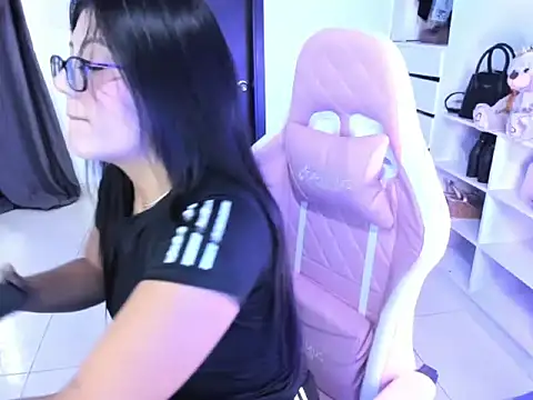 Snapshot of cristina697 chatting on 03-30-26, 07:48 cristina697 online show from 03-30-26, 07:48