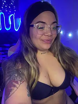 Lindalatina2001 online show from 04-16-26, 02:23