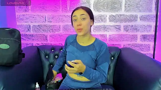 Snapshot of Ariana_collinss chatting on 05-14-26, 12:23 Ariana collinss online show from 05-14-26, 12:23