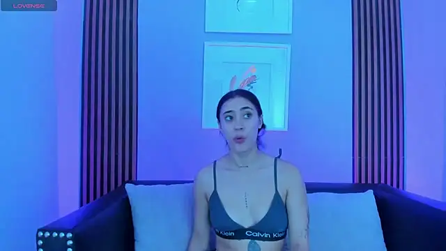 Snapshot of Ariana_collinss chatting on 06-05-26, 02:01 Ariana collinss online show from 06-05-26, 02:01