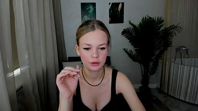MidnighteAura online show from 07-15-26, 04:18