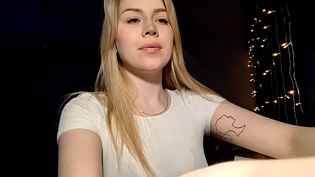 LunaPeony online show from 03-11-26, 06:25