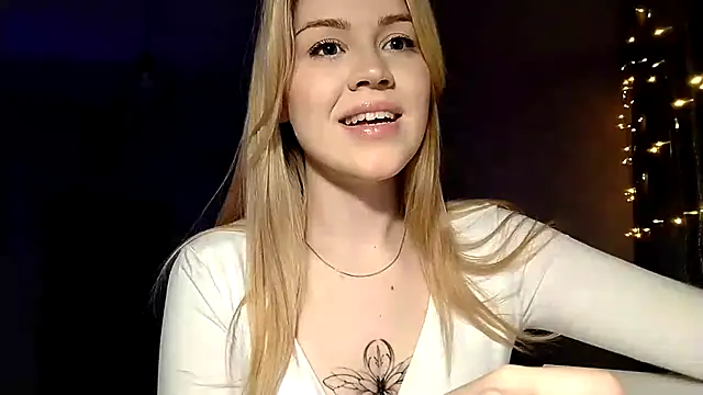 LunaPeony online show from 03-12-26, 06:36