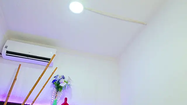 Snapshot of azaria_w chatting on 01-17-26, 03:33 azaria w online show from 01-17-26, 03:33