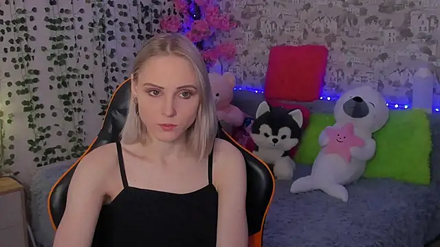 Snapshot of Gina_Gina_love chatting on 06-29-26, 01:01 Gina Gina love online show from 06-29-26, 01:01