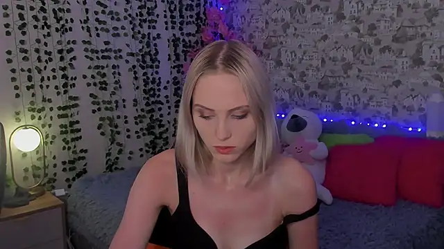 Snapshot of Gina_Gina_love chatting on 07-08-26, 02:16 Gina Gina love online show from 07-08-26, 02:16