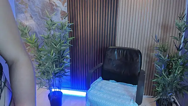 TiffanyHoustton online show from 01-08-26, 11:56