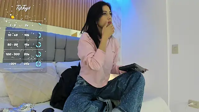 Snapshot of gerald_withe chatting on 12-21-25, 12:56 gerald withe online show from 12-21-25, 12:56