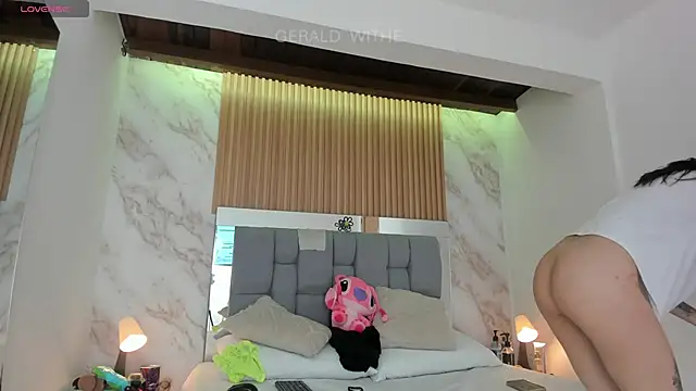 Snapshot of gerald_withe chatting on 04-15-26, 11:06 gerald withe online show from 04-15-26, 11:06