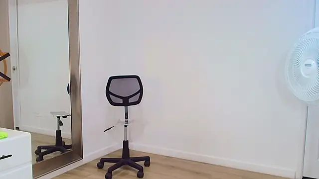 Sara BigAss- online show from 01-08-26, 12:57