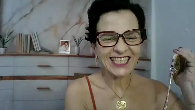 Snapshot of Luna-Hot0802 chatting on 03-26-26, 02:00 Luna-Hot0802 online show from 03-26-26, 02:00