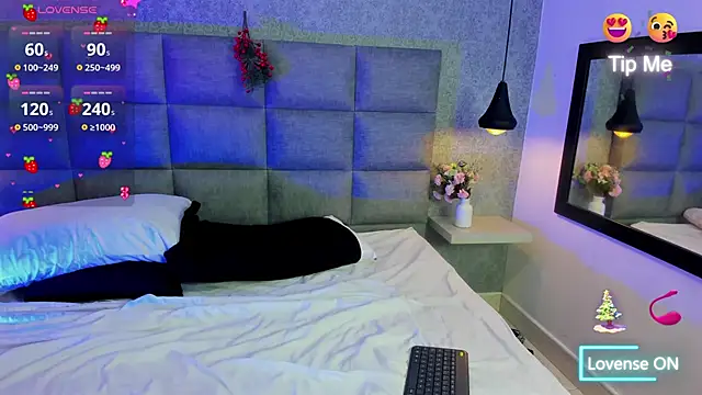 Snapshot of emilyy_r chatting on 12-17-25, 07:09 emilyy r online show from 12-17-25, 07:09