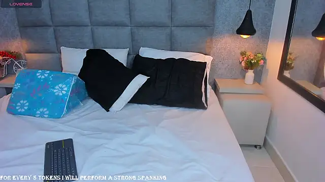 Snapshot of emilyy_r chatting on 02-07-26, 07:06 emilyy r online show from 02-07-26, 07:06