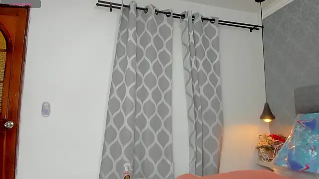 Snapshot of emilyy_r chatting on 02-23-26, 07:11 emilyy r online show from 02-23-26, 07:11