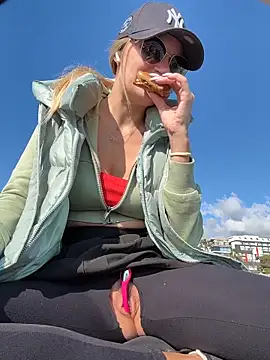 Betsy online show from 04-07-26, 01:44