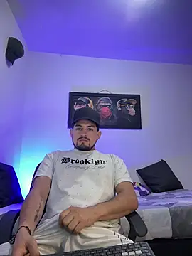 williamsmiiths16 online show from 06-28-26, 02:56