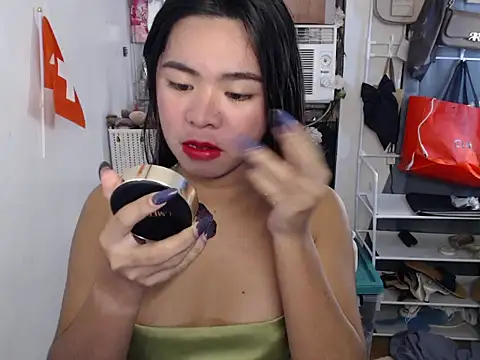 Snapshot of voganmarie chatting on 06-27-26, 01:28 voganmarie online show from 06-27-26, 01:28