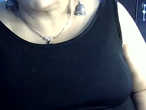 Snapshot of Soniya_Sha chatting on 07-11-26, 08:17 Soniya Sha online show from 07-11-26, 08:17