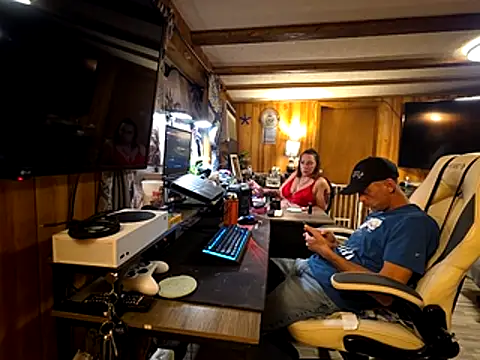 Snapshot of JavaAndBustyDiamond chatting on 12-05-25, 01:36 JavaAndBustyDiamond online show from 12-05-25, 01:36