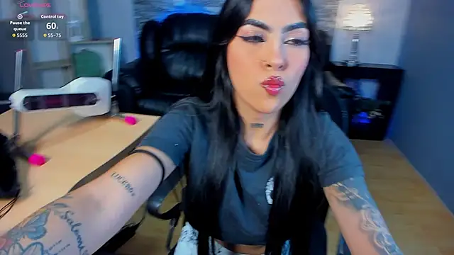 Snapshot of _hanna_miller__ chatting on 02-27-26, 08:42 hanna miller online show from 02-27-26, 08:42