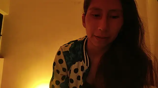 Snapshot of MoonLipsON- chatting on 06-18-26, 02:01 MoonLipsON- online show from 06-18-26, 02:01