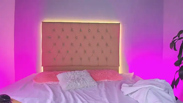 EmmaLawrence  online show from 02-12-26, 09:04