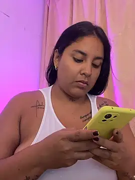 Snapshot of YenthCorona chatting on 04-24-26, 02:25 YenthCorona online show from 04-24-26, 02:25