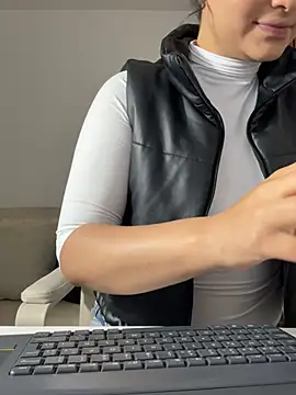 victoria   moon online show from 03-28-26, 03:33