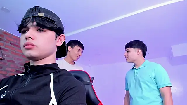 HotThreesoome online show from 04-08-26, 02:50