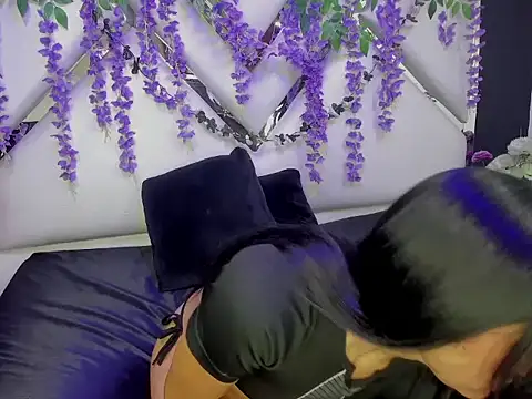 Snapshot of AmelieRose69 chatting on 01-09-26, 02:09 AmelieRose69 online show from 01-09-26, 02:09