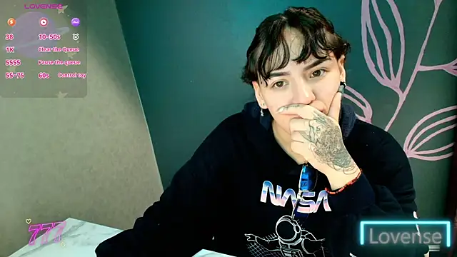 Kiara Fox   online show from 05-20-26, 12:11