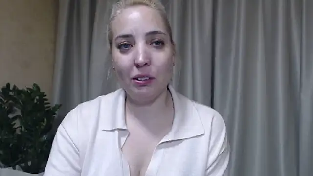 Snapshot of sweetpussy chatting on 05-31-26, 02:35 sweetpussy online show from 05-31-26, 02:35