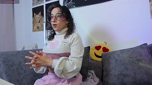 Snapshot of little__ammy chatting on 06-11-26, 11:14 little ammy online show from 06-11-26, 11:14