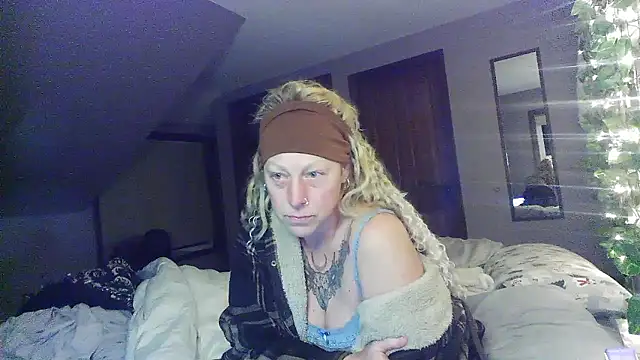 Outdoorchicjj online show from 01-13-26, 08:19