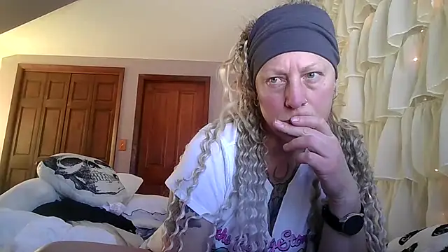 Outdoorchicjj online show from 02-06-26, 08:34