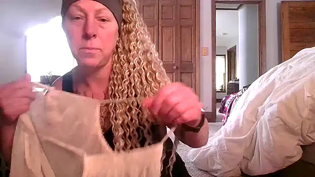 Outdoorchicjj online show from 02-10-26, 02:21