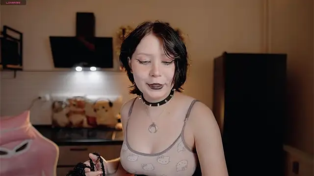 Snapshot of Nickari chatting on 07-11-26, 05:32 Nickari online show from 07-11-26, 05:32