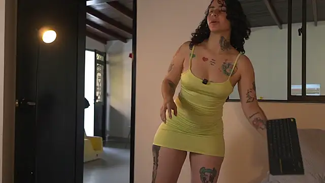 Estefania Velez online show from 06-18-26, 09:52