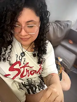 Snapshot of VanesssaMilf_ chatting on 04-22-26, 02:18 VanesssaMilf online show from 04-22-26, 02:18