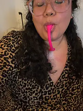 Snapshot of VanesssaMilf_ chatting on 05-06-26, 11:32 VanesssaMilf online show from 05-06-26, 11:32
