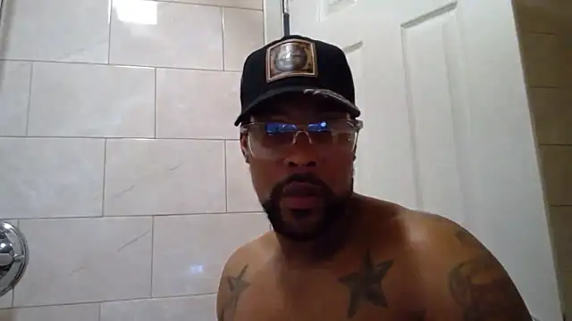 Snapshot of cosmiccloudpig chatting on 12-23-25, 08:01 cosmiccloudpig online show from 12-23-25, 08:01