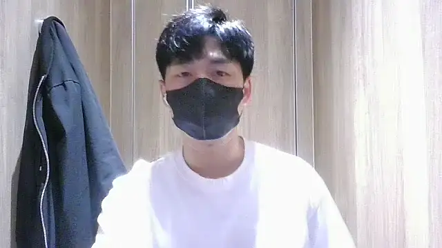 Snapshot of kimze7 chatting on 03-20-26, 02:05 kimze7 online show from 03-20-26, 02:05