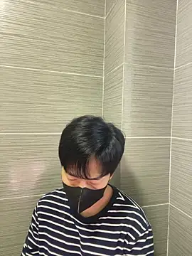 Snapshot of kimze7 chatting on 04-12-26, 10:59 kimze7 online show from 04-12-26, 10:59