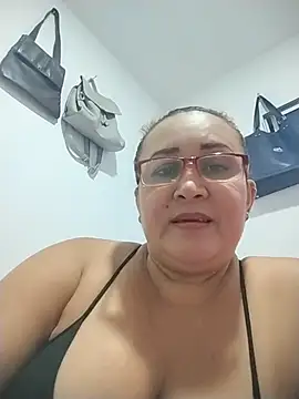 Snapshot of Nini_Love_ chatting on 03-13-26, 02:51 Nini Love online show from 03-13-26, 02:51